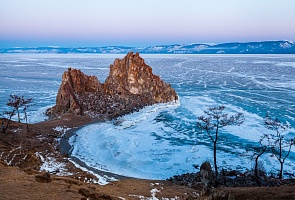 Скала Шаманка (мыс Бурхан) на о. Ольхон